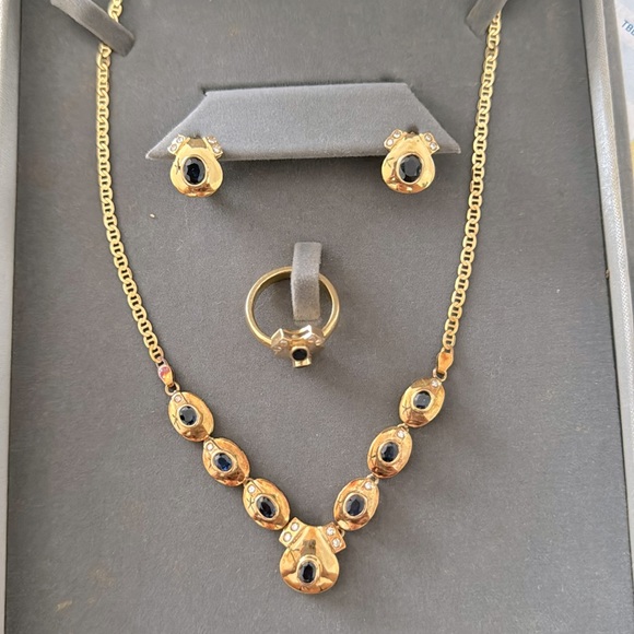 Jewelry - 18k gold jewelry set with sapphire stones